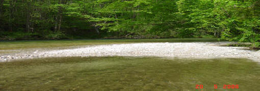 Flussufer am Campingplatz